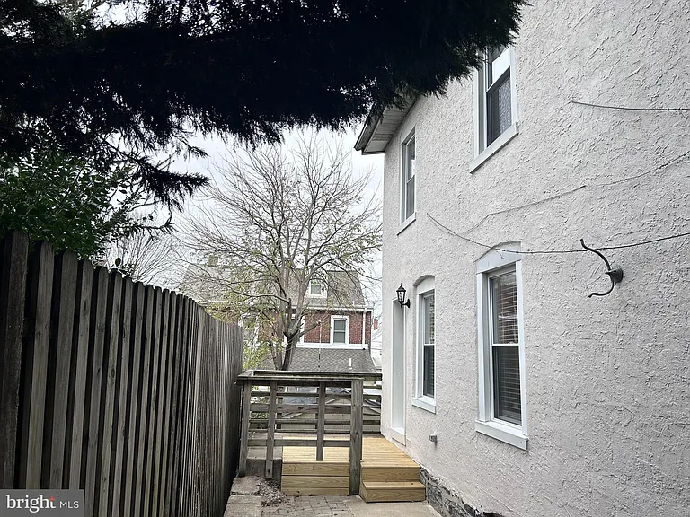 220 Sheas Ter — Photo 10