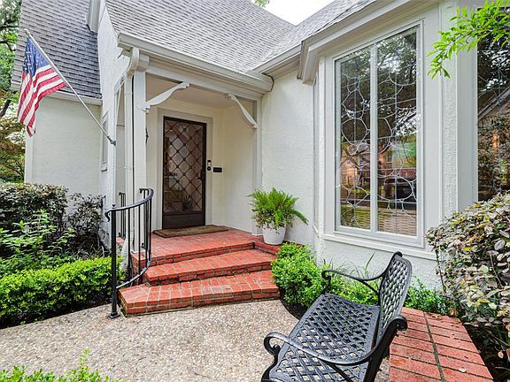 3rd image of 4561 Lorraine Ave