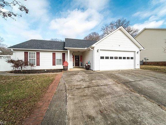 2nd image of 1841 Camden Forest Dr