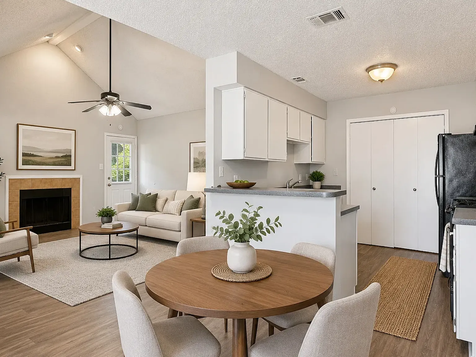 3 bed, 1110 sqft, $1,350 — Photo 2