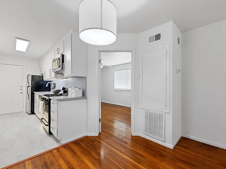 210 Emerson St #3 — Photo 4