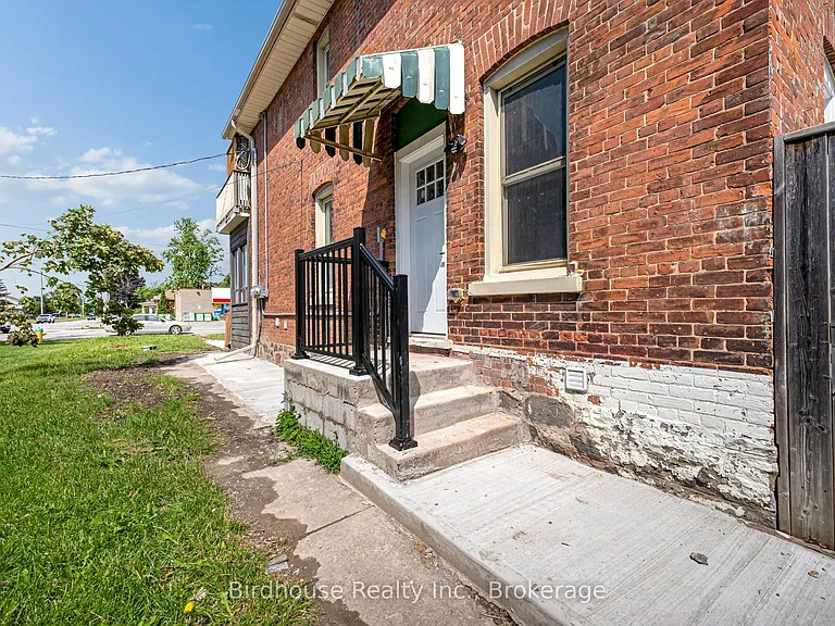 108 Lindsay St S #C — Photo 1