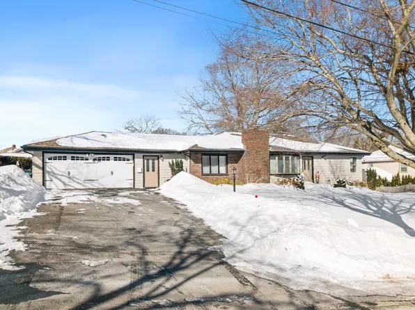 3 Didio Dr, Swampscott, MA 01907