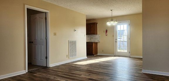 2nd image of 534 Oakmont Dr