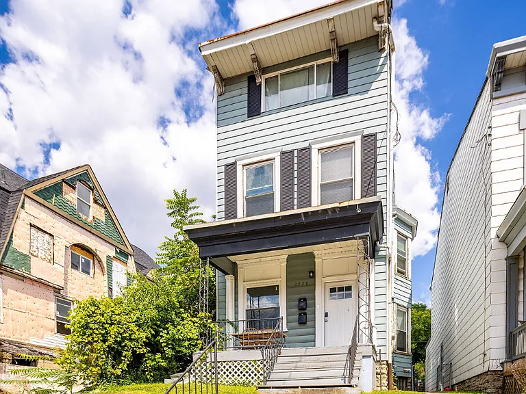 2228 Reading Rd #1 — Photo 2