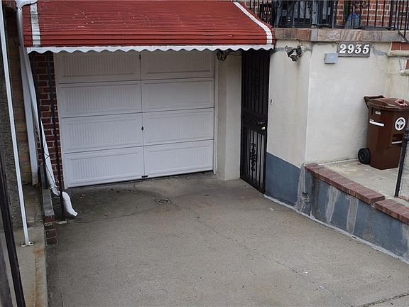 4th image of 2935 Lurting Ave