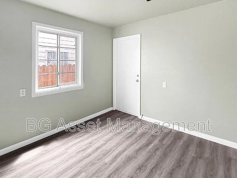 1755 Emeric Ave — Photo 13
