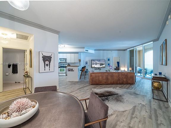 5th image of 3001 NE 185th St APT 116