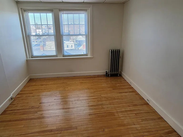 42 N State St #13 — Photo 6