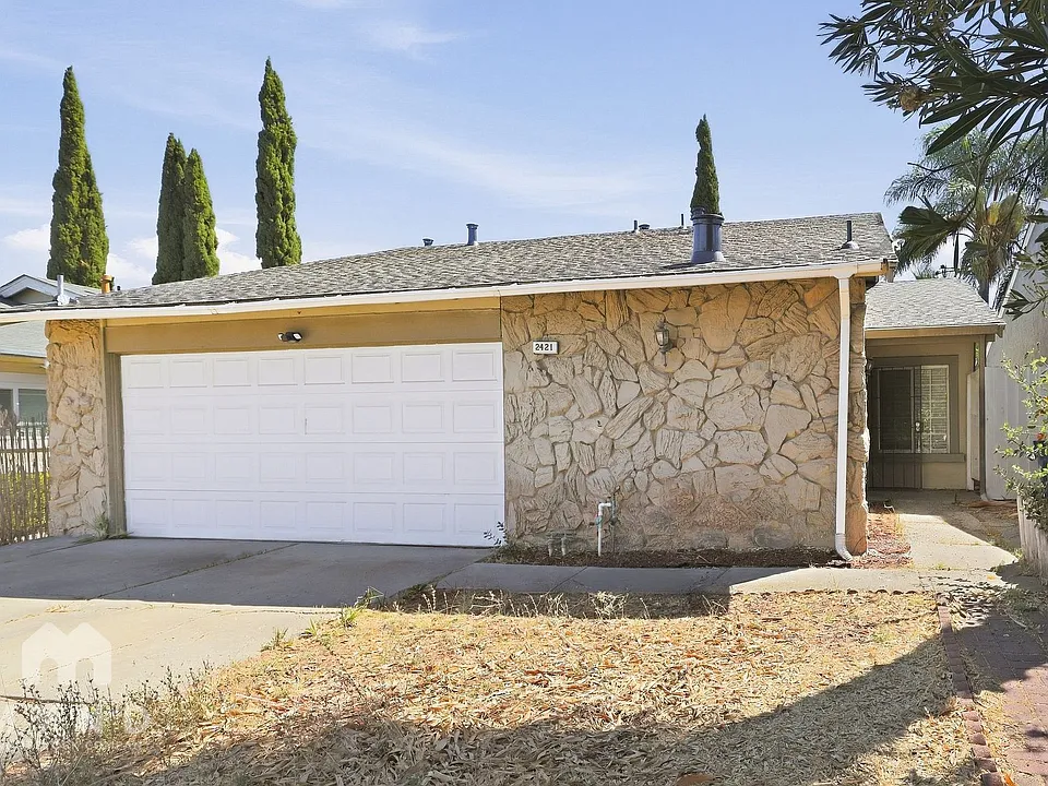 2421 Cypress St