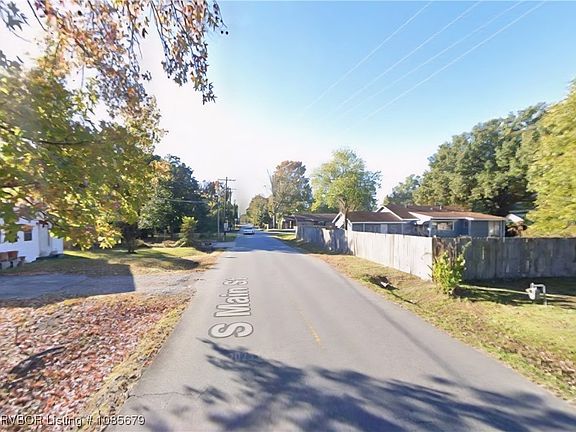 3rd image of 2505 S Main St