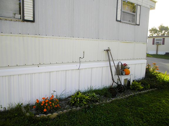 2nd image of 450 Elm Dr