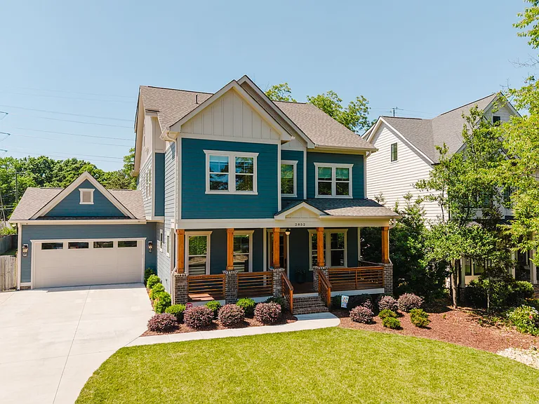 2852 Dorchester Pl — Photo 2