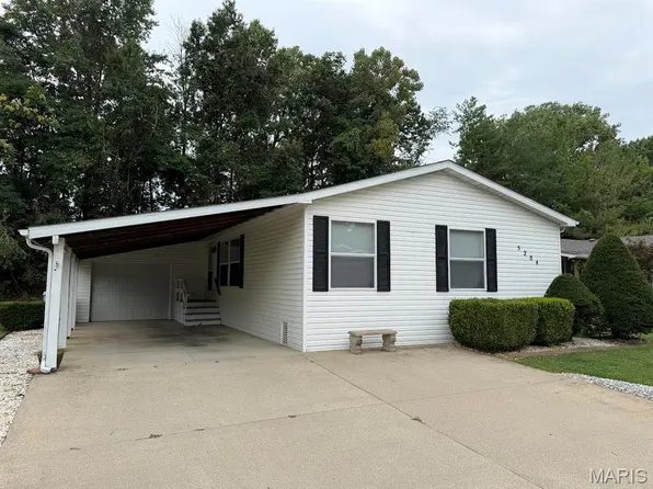5204 Ida Dr, Belleville, IL 62223