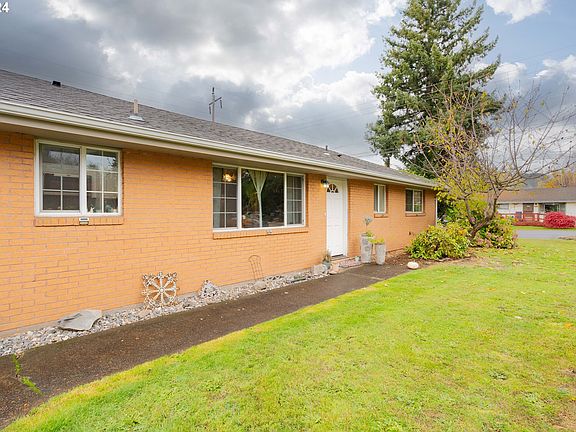 3rd image of 11106 NE 11th Ave