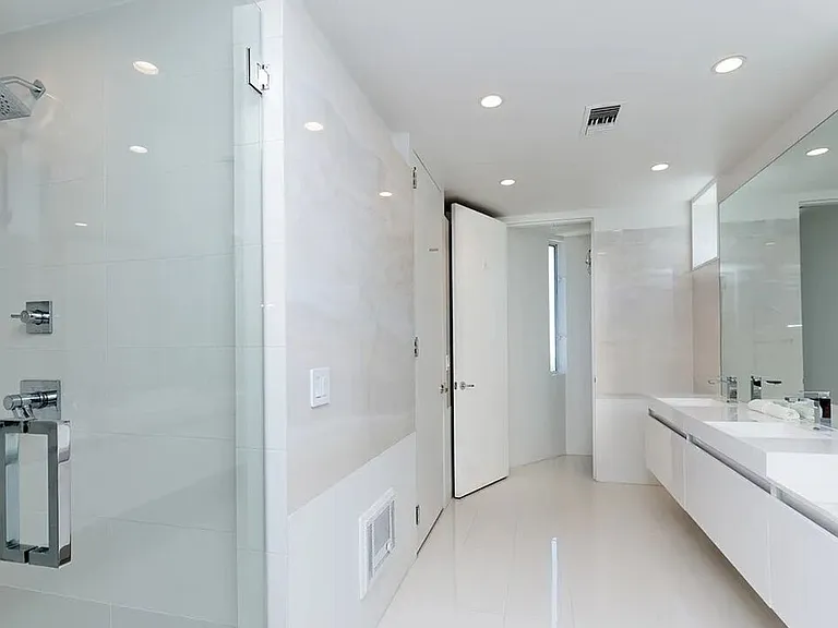 2528 Westridge Rd — Photo 22