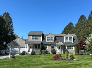 8 Glenmeadow Rd, Andover, MA 01810