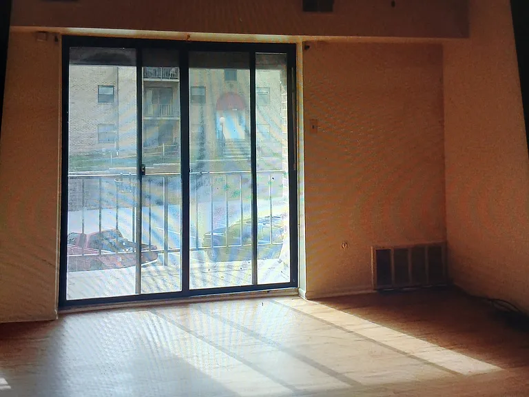 1520 Valley Dr — Photo 2