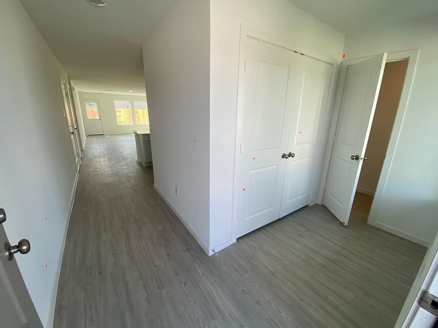 4 bed, 2.5 bath, 1918 sqft, $2,100 — Photo 2