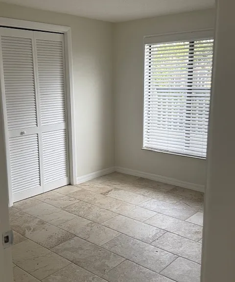 1427 S Daytona Ave — Photo 4
