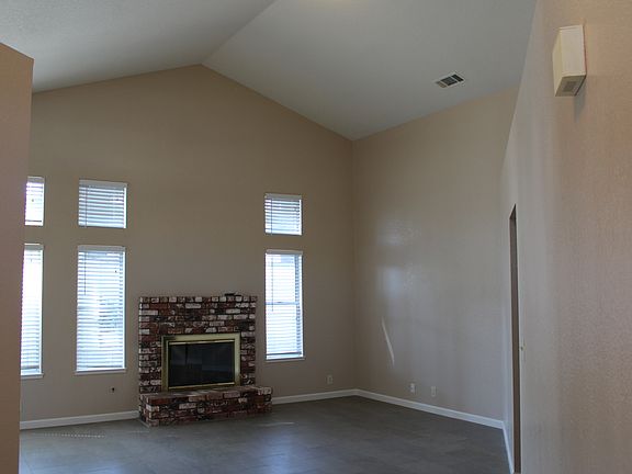 4th image of 240 Wawona St