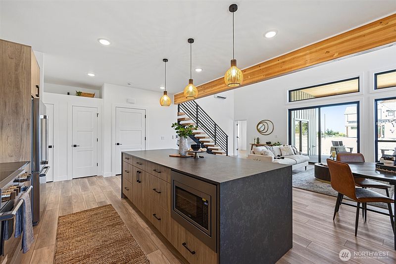 3rd image of 209 Pebblebrook Drive
