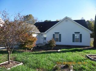 40 Falcon Ct, Gibsonville, NC 27249