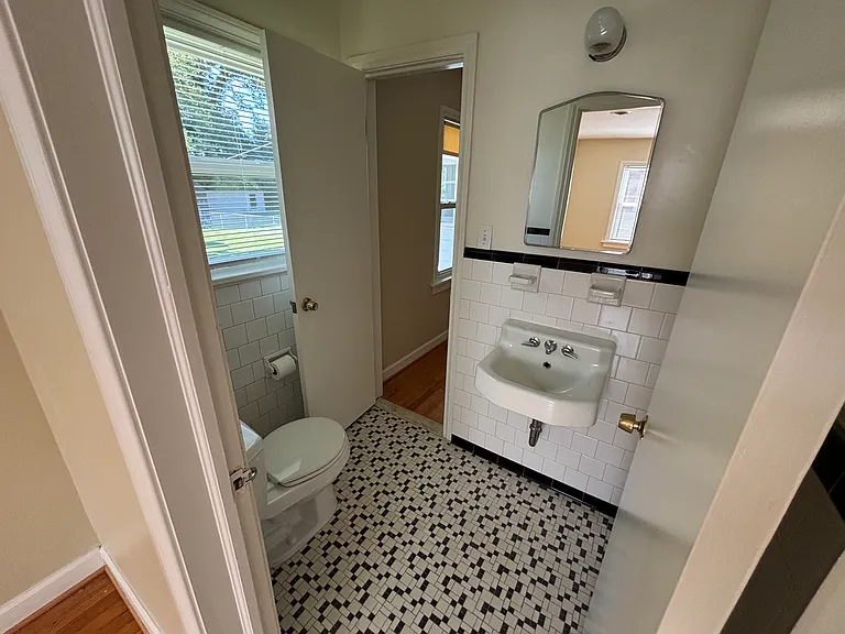 223 Thompson St — Photo 8
