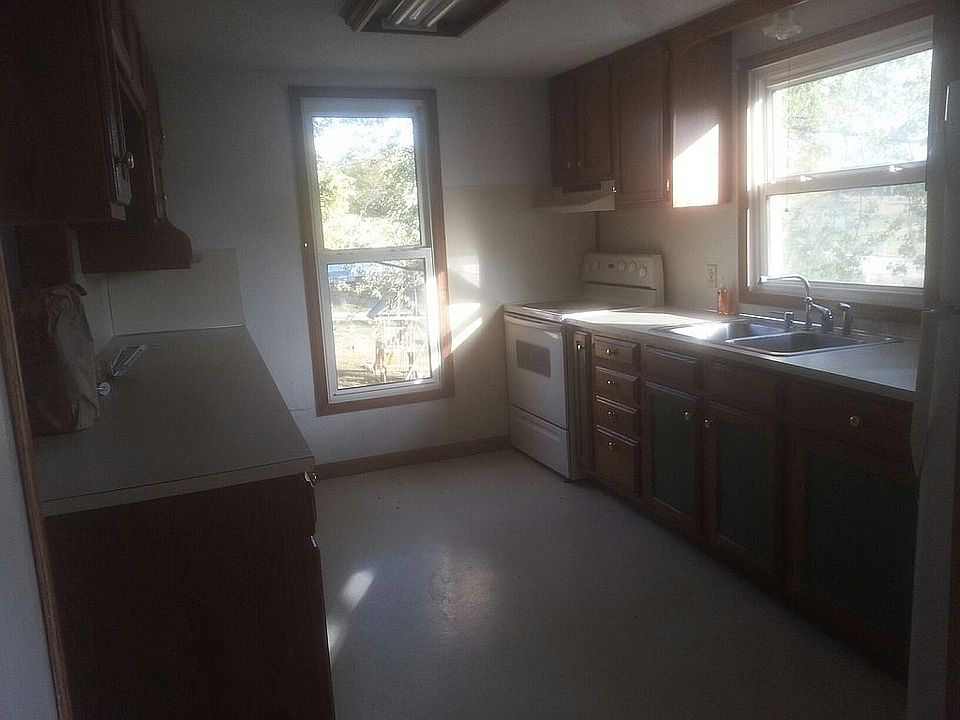 2nd image of 11609 Main St