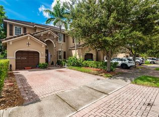 15260 SW 9th Way, Miami, FL 33194