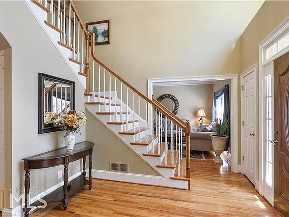 3rd image of 5206 Cardinal Chase SE