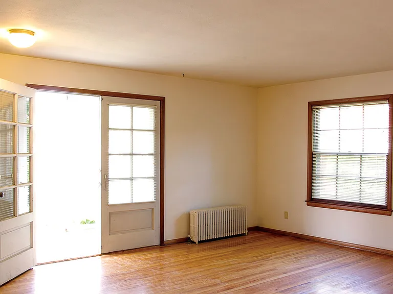 505-507 N Franklin Ave — Photo 9