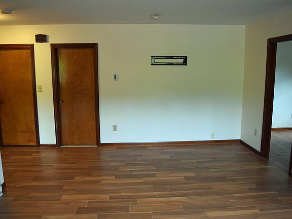 5th image of 128 Randall St #4