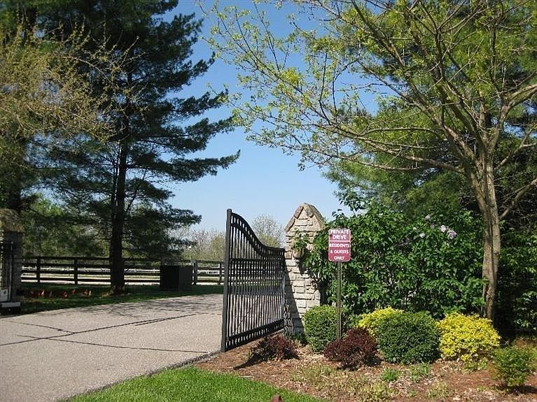 1st image of 5365 Rollingwood Dr