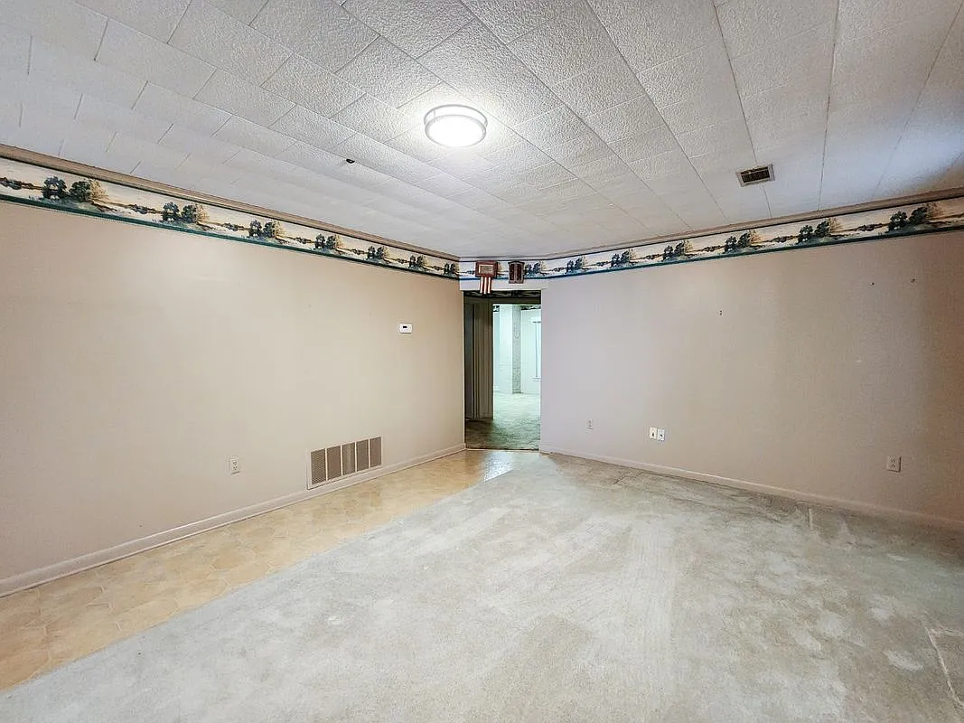3 bed, 1.5 bath, 1620 sqft, $1,350 — Photo 3