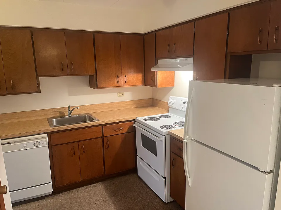 18323 Exchange Ave #1