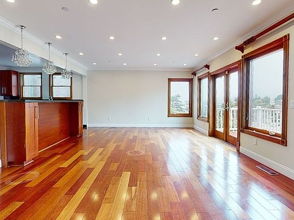 5th image of 19 Rosewood Dr