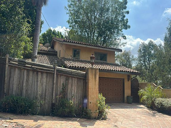 3rd image of 2695 La Cuesta Dr