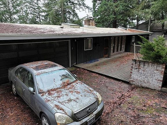 3rd image of 4304 SW Hillside Dr