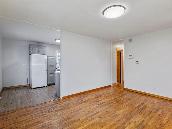 3rd image of 7925 Agnes Ave