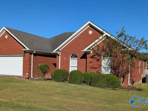 2000 Cedarwood Dr SW, Hartselle, AL 35640