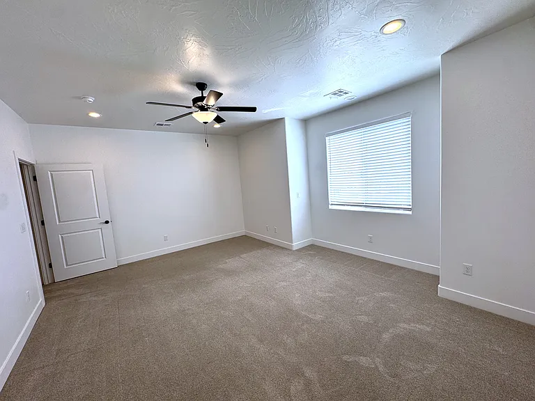 322 N 2480 W — Photo 7