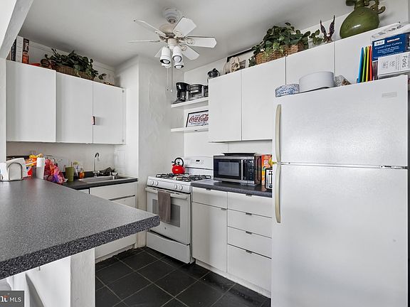 3rd image of 220 Locust St #23CS