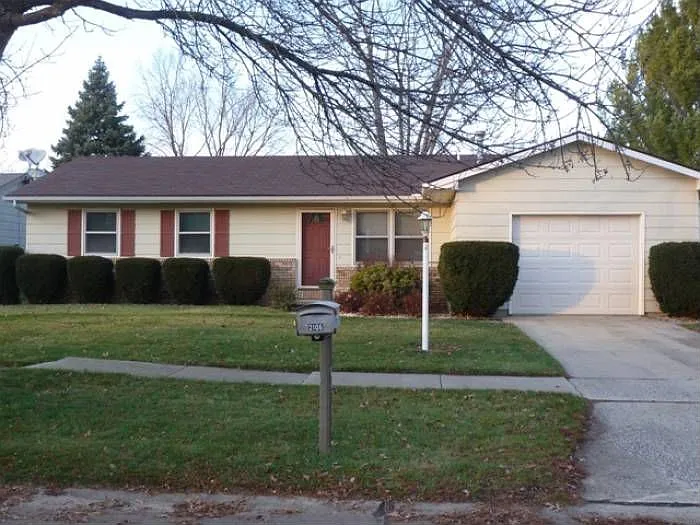 2106 Clover Ct W photo 1