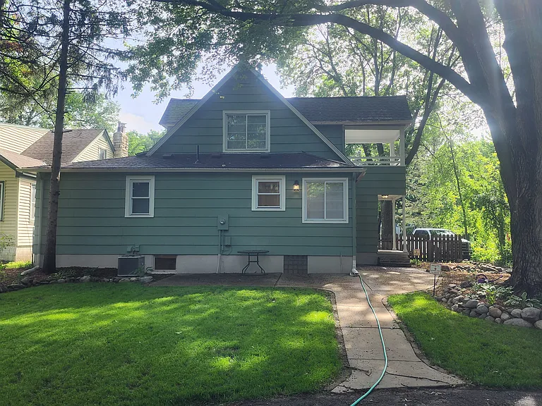 118 S Elm St — Photo 2