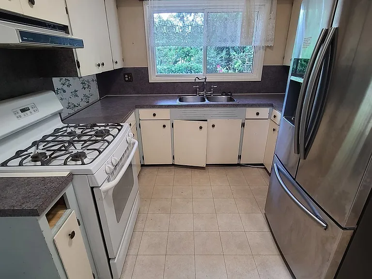 2730 Ash St — Photo 4