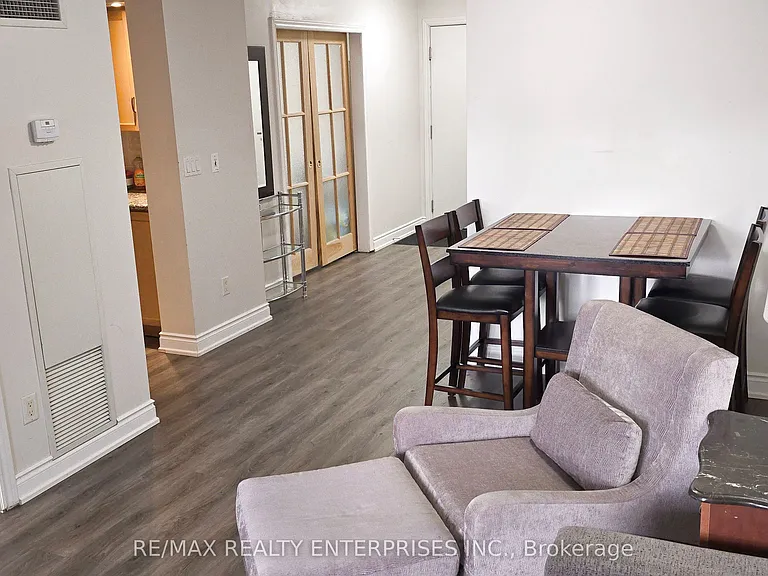 250 Wellington St W #1435 — Photo 26