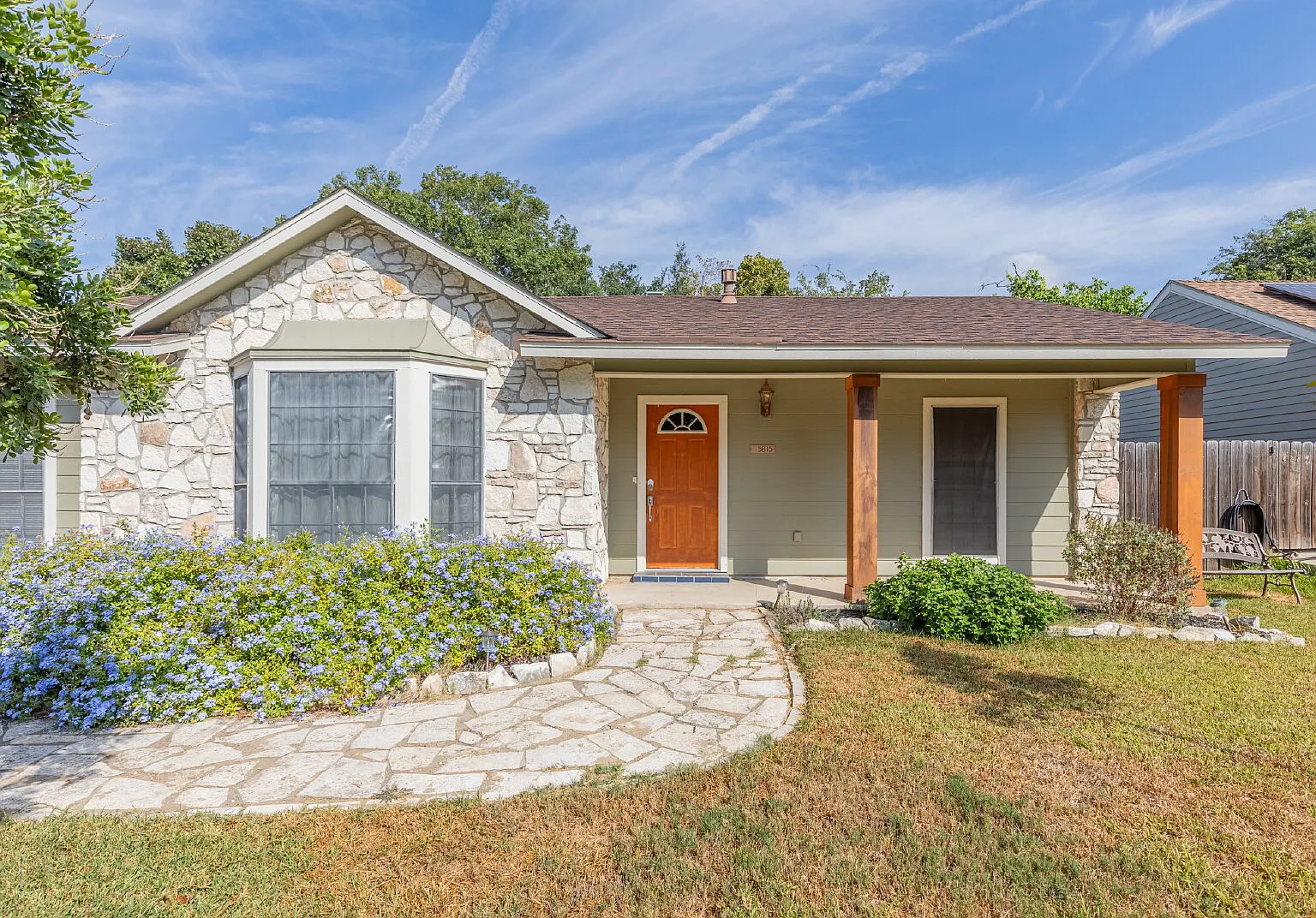 4 bed, 2.0 bath, 2057 sqft, $1,900 — Photo 4
