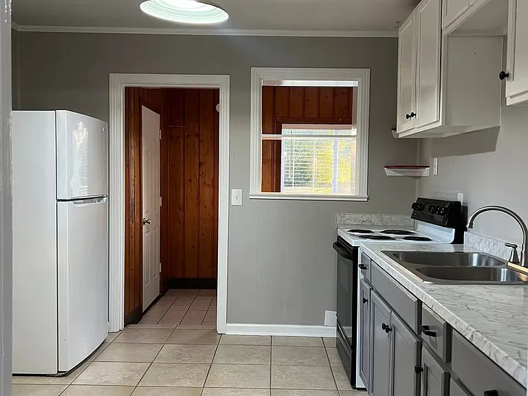 122 Forest Ave — Photo 3