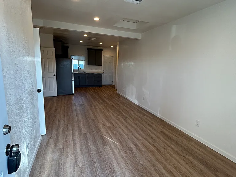 10999 Palm St #A — Photo 8